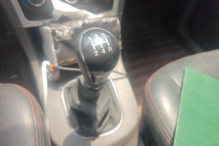 Used Dongfeng Fengon 360 2015 1.5L Manual Comfort 7-Seater China IV Standard Gear Lever