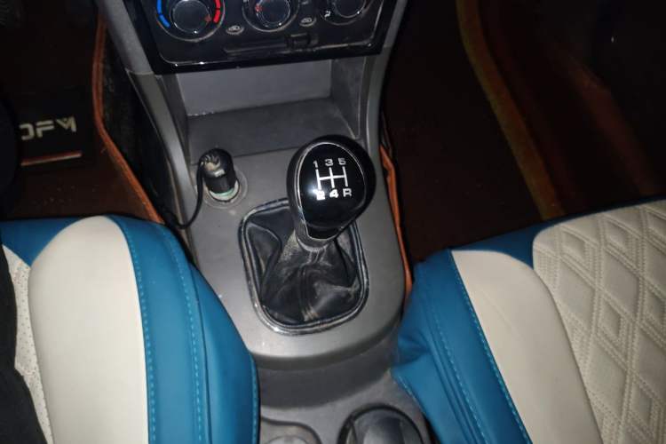 Used Dongfeng Fengon 360 2015 1.5L Manual Comfort 7-Seater National Emission Standard V Gear Lever