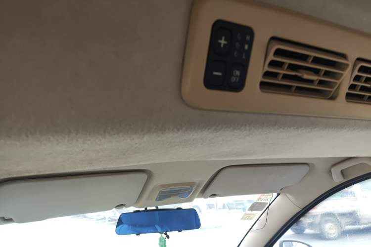Used Dongfeng Fengon 360 2015 1.5L Manual Comfort II 7-Seater Headliner