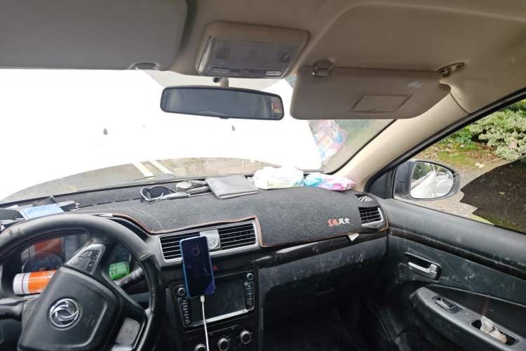 Used Dongfeng Fengon 360 2015 1.5L Manual Comfort 7-Seater China IV Standard Headliner
