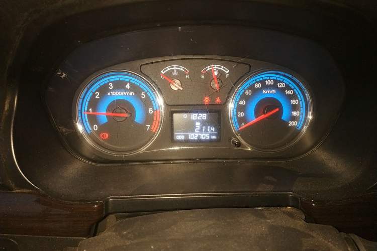 Used Dongfeng Fengon 360 2015 1.5L Manual Luxury 7-Seater China IV Standard Instrument Cluster