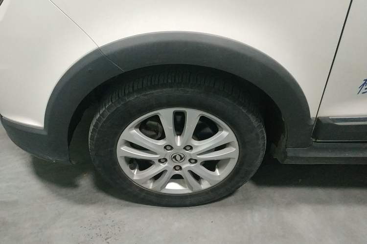Used Dongfeng Fengon 360 2015 1.5L Manual Luxury 7-Seater China IV Standard Left Front Wheel Hub