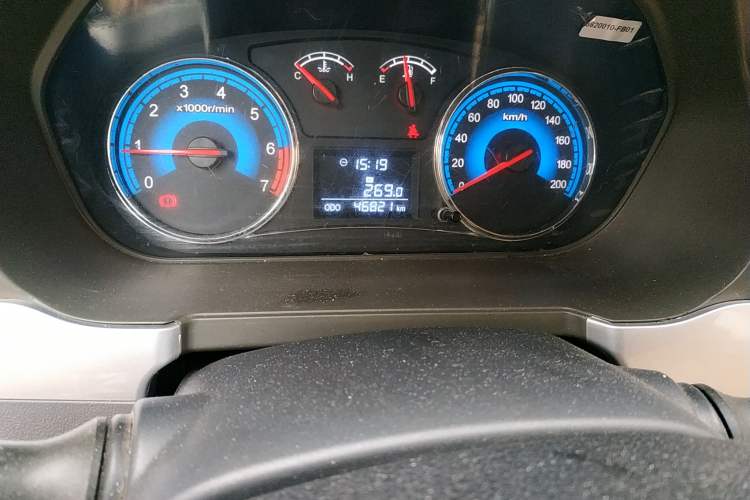 Used Dongfeng Fengon 360 2015 1.5L Manual Comfort 7-Seater China IV Standard Odometer Close Up