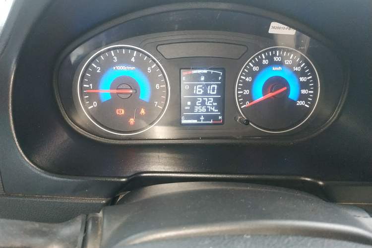 Used Dongfeng Fengon 360 2015 1.5L Manual Comfort II 7-Seater Odometer Close Up