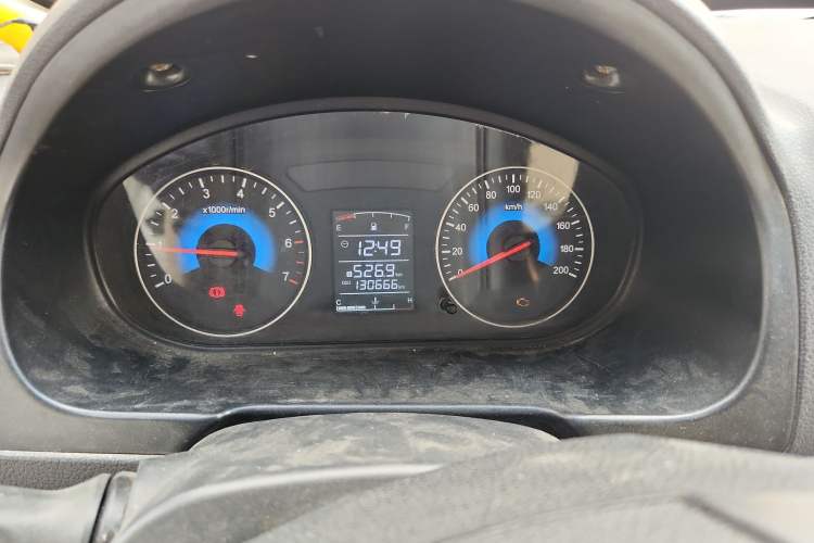 Used Dongfeng Fengon 360 2015 1.5L Manual Comfort II 7-Seater Odometer Close Up
