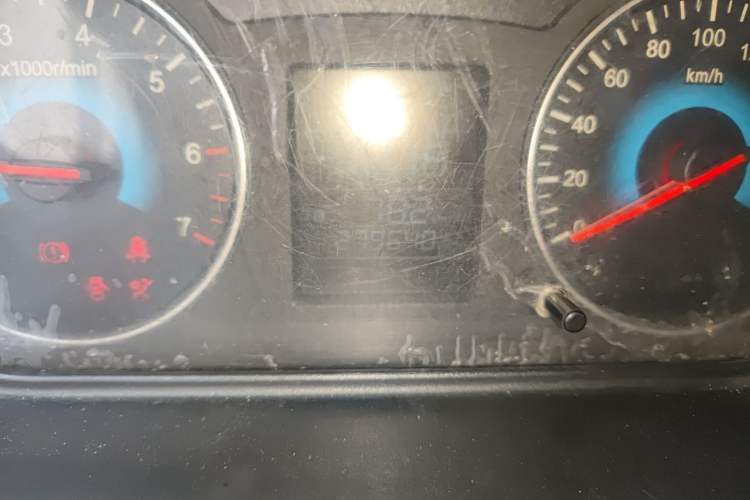 Used Dongfeng Fengon 360 2015 1.5L Manual Comfort II 7-Seater Odometer Close Up