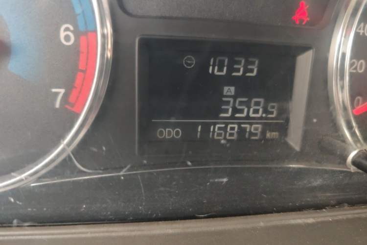 Used Dongfeng Fengon 360 2015 1.5L Manual Comfort 7-Seater National Emission Standard V Odometer Close Up