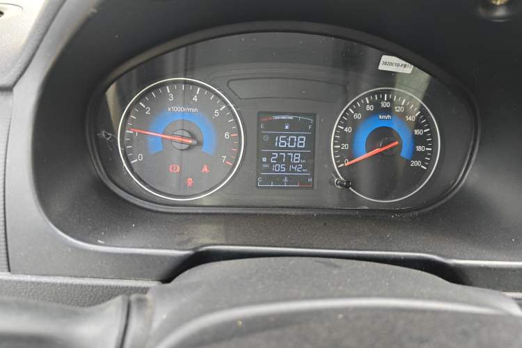 Used Dongfeng Fengon 360 2015 1.5L Manual Comfort II 7-Seater Odometer Close Up