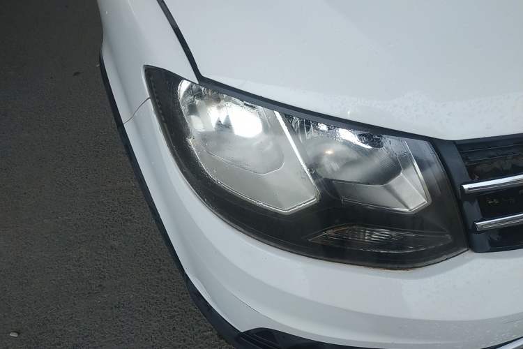 Used Dongfeng Fengon 360 2015 1.5L Manual Comfort II 7-Seater Right Front Headlight