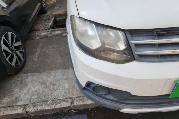 Used Dongfeng Fengon 360 2015 1.5L Manual Comfort II 7-Seater Right Front Headlight