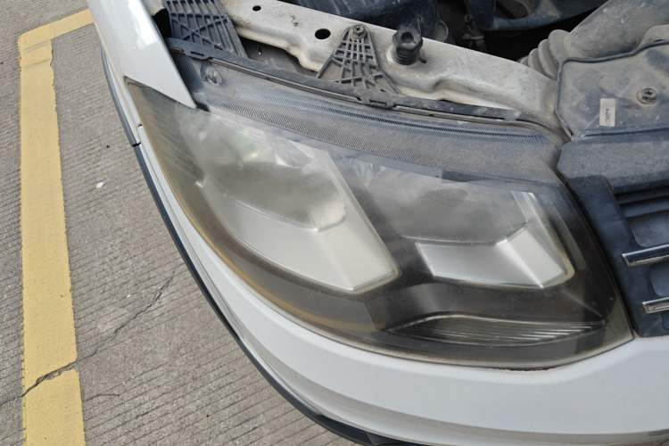 Used Dongfeng Fengon 360 2015 1.5L Manual Comfort II 7-Seater Right Front Headlight