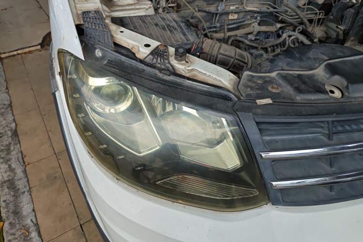 Used Dongfeng Fengon 360 2015 1.5L Manual Luxury 7-Seater China IV Standard Right Front Headlight