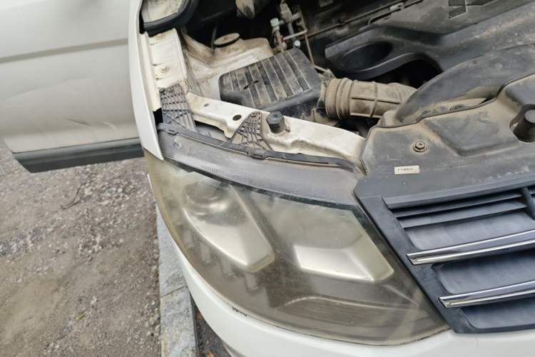 Used Dongfeng Fengon 360 2015 1.5L Manual Comfort 7-Seater China IV Standard Right Front Headlight