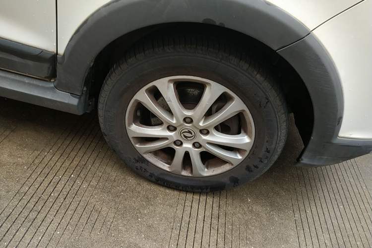 Used Dongfeng Fengon 360 2015 1.5L Manual Comfort 7-Seater China IV Standard Right Front Wheel Hub