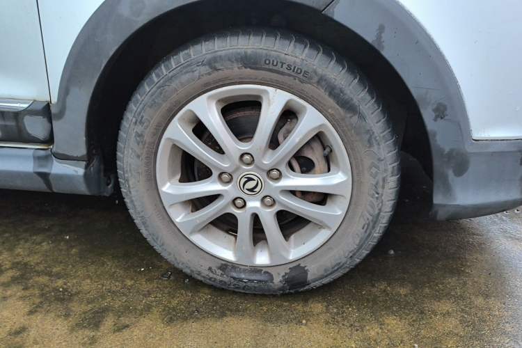 Used Dongfeng Fengon 360 2015 1.5L Manual Luxury 7-Seater China V Emission Standard Right Front Wheel Hub
