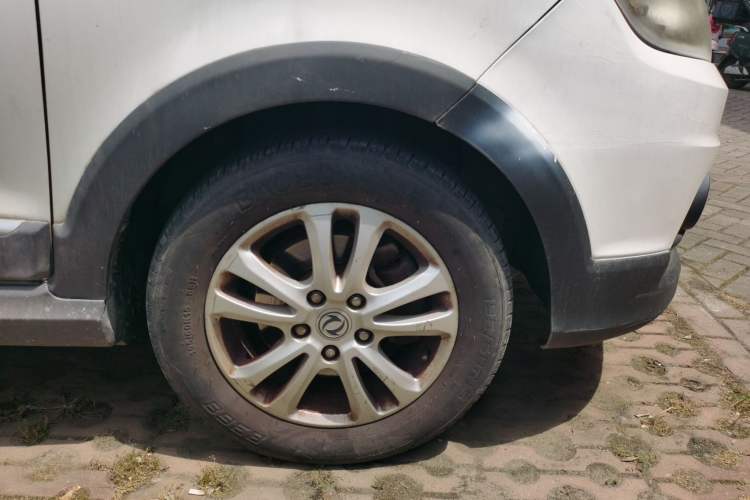 Used Dongfeng Fengon 360 2015 1.5L Manual Luxury 7-Seater China IV Standard Right Front Wheel Hub