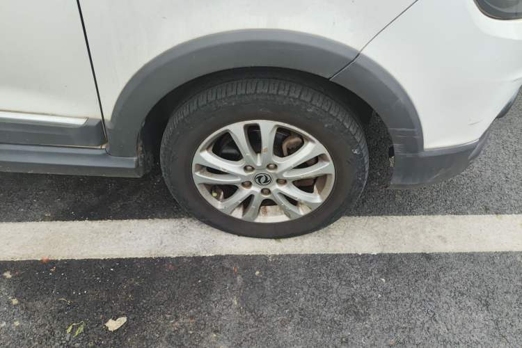 Used Dongfeng Fengon 360 2015 1.5L Manual Comfort II 7-Seater Right Front Wheel Hub