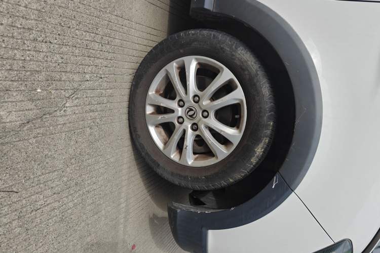 Used Dongfeng Fengon 360 2015 1.5L Manual Comfort II 7-Seater Right Front Wheel Hub