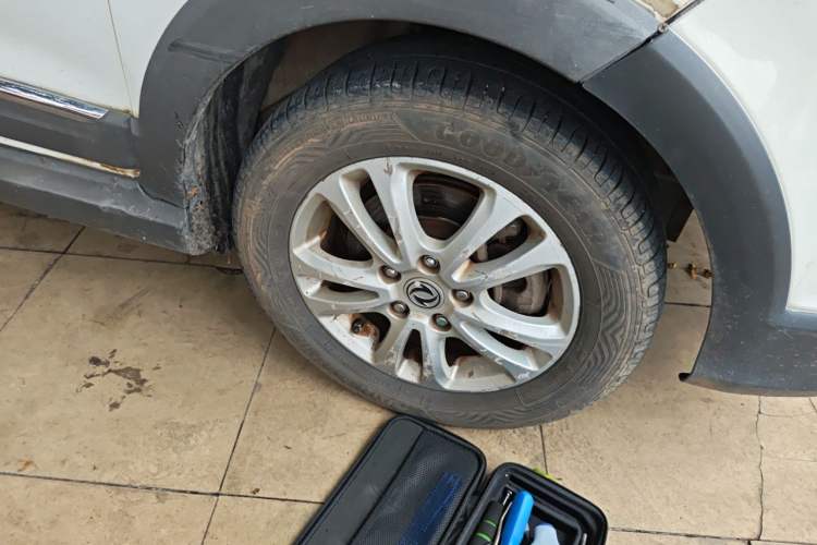 Used Dongfeng Fengon 360 2015 1.5L Manual Luxury 7-Seater China IV Standard Right Front Wheel Hub
