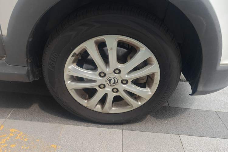 Used Dongfeng Fengon 360 2015 1.5L Manual Comfort 7-Seater China IV Standard Right Front Wheel Hub