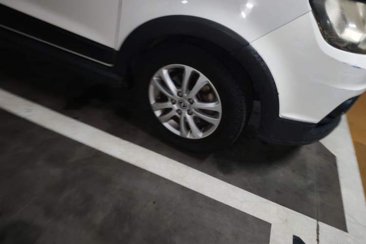 Used Dongfeng Fengon 360 2015 1.5L Manual Comfort 7-Seater National Emission Standard V Right Front Wheel Hub