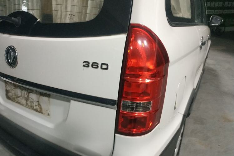 Used Dongfeng Fengon 360 2015 1.5L Manual Luxury 7-Seater China IV Standard Right Rear Taillight