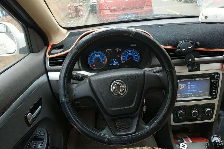 Used Dongfeng Fengon 360 2015 1.5L Manual Comfort 7-Seater China IV Standard Steering Wheel
