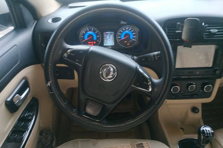 Used Dongfeng Fengon 360 2015 1.5L Manual Comfort II 7-Seater Steering Wheel