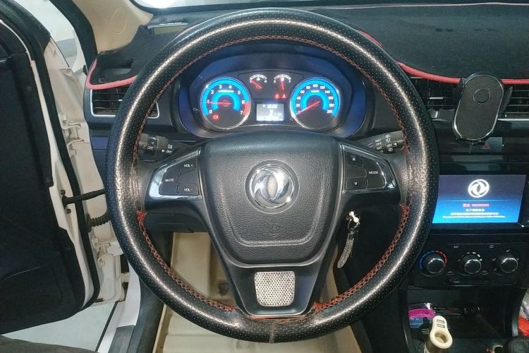 Used Dongfeng Fengon 360 2015 1.5L Manual Luxury 7-Seater China IV Standard Steering Wheel