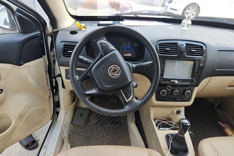 Used Dongfeng Fengon 360 2015 1.5L Manual Comfort II 7-Seater Steering Wheel