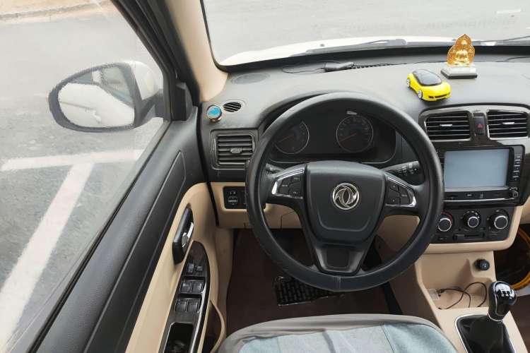 Used Dongfeng Fengon 360 2015 1.5L Manual Comfort II 7-Seater Steering Wheel