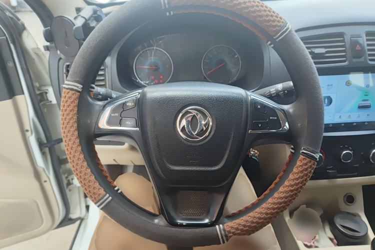 Used Dongfeng Fengon 360 2015 1.5L Manual Comfort II 7-Seater Steering Wheel
