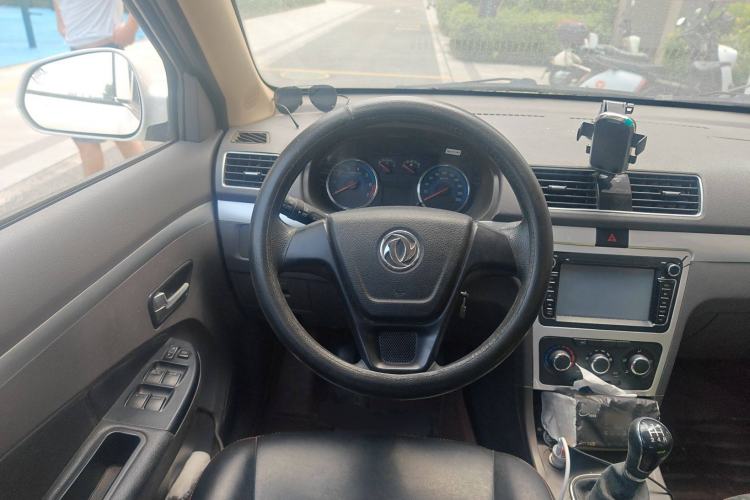 Used Dongfeng Fengon 360 2015 1.5L Manual Comfort 7-Seater China IV Standard Steering Wheel