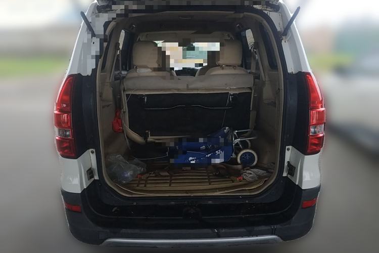 Used Dongfeng Fengon 360 2015 1.5L Manual Comfort II 7-Seater Trunk
