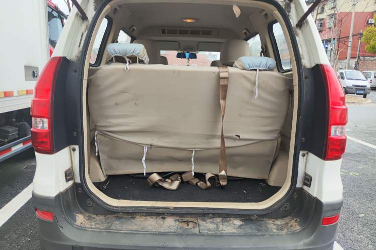 Used Dongfeng Fengon 360 2015 1.5L Manual Comfort II 7-Seater Trunk