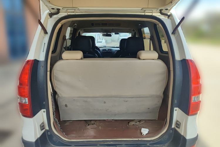 Used Dongfeng Fengon 360 2015 1.5L Manual Comfort II 7-Seater Trunk