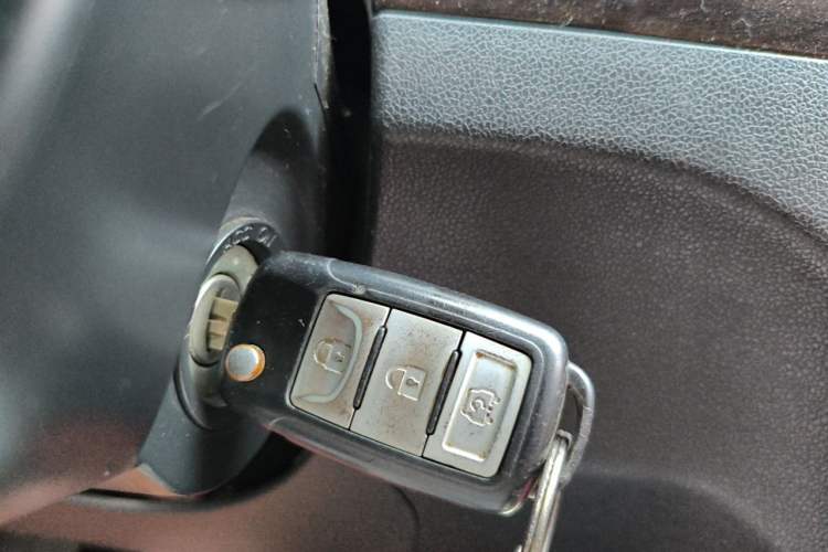Used Dongfeng Fengon 360 2015 1.5L Manual Luxury 7-Seater China V Emission Standard Vehicle Key