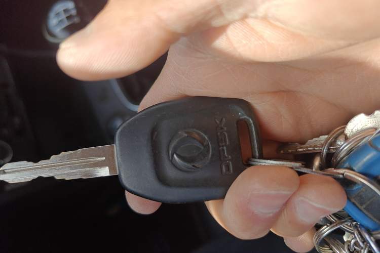 Used Dongfeng Fengon 360 2015 1.5L Manual Luxury 7-Seater China IV Standard Vehicle Key