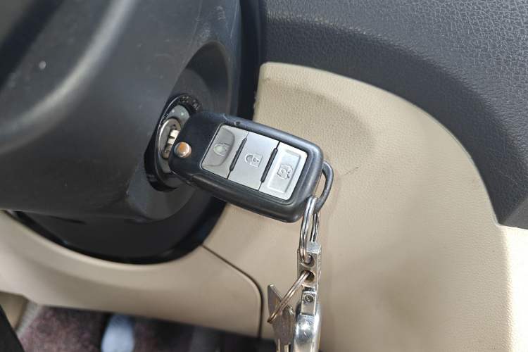 Used Dongfeng Fengon 360 2015 1.5L Manual Comfort II 7-Seater Vehicle Key