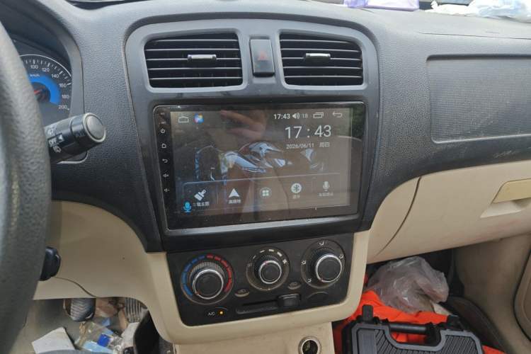 Used Dongfeng Fengon 360 2015 1.5L Manual Comfort II 7-Seater Audio And AC Panel