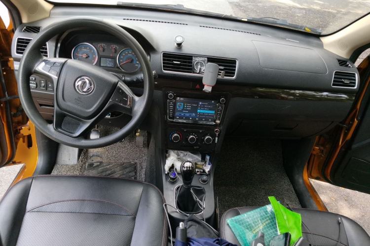Used Dongfeng Fengon 360 2015 1.5L Manual Luxury 7-Seater China V Emission Standard Center Console