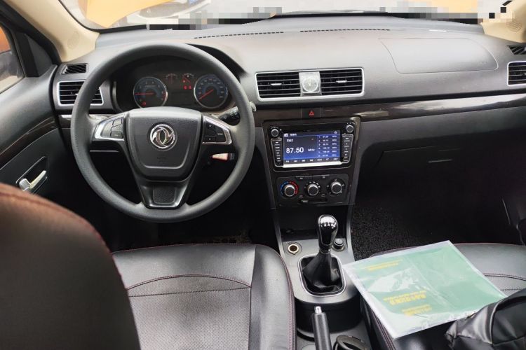 Used Dongfeng Fengon 360 2015 1.5L Manual Luxury 7-Seater China IV Standard Center Console