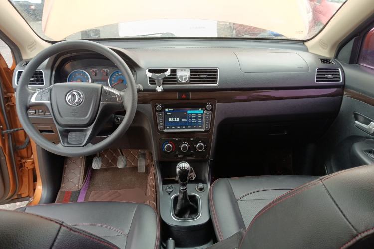 Used Dongfeng Fengon 360 2015 1.5L Manual Luxury 7-Seater China IV Standard Center Console