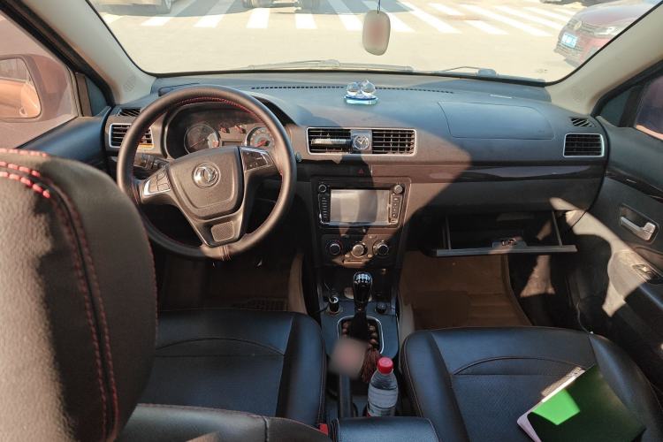 Used Dongfeng Fengon 360 2015 1.5L Manual Luxury 7-Seater China IV Standard Center Console