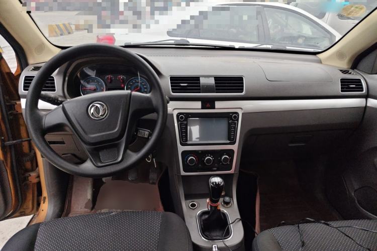 Used Dongfeng Fengon 360 2015 1.5L Manual Comfort 7-Seater National Emission Standard V Center Console
