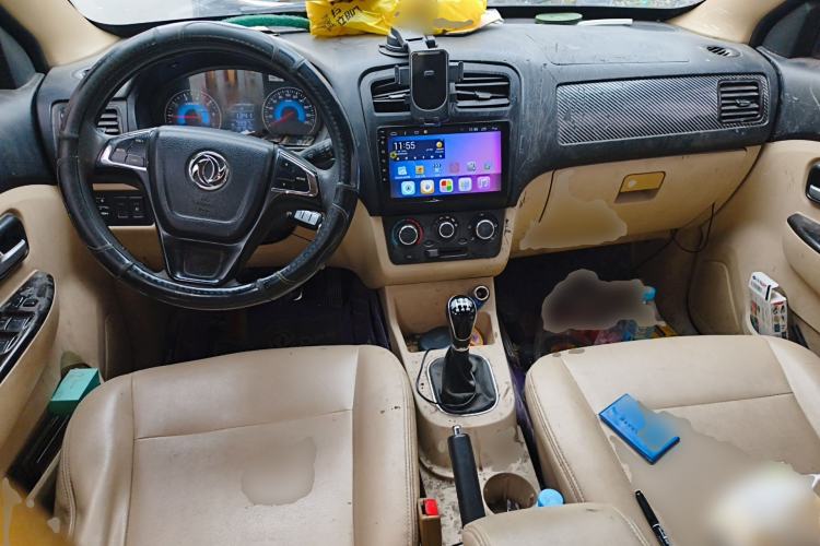 Used Dongfeng Fengon 360 2015 1.5L Manual Comfort II 7-Seater Center Console