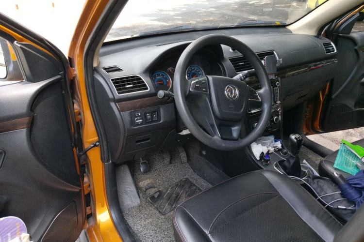 Used Dongfeng Fengon 360 2015 1.5L Manual Luxury 7-Seater China V Emission Standard Driver Seat
