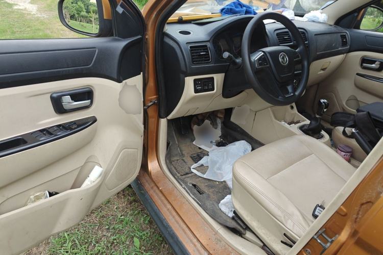 Used Dongfeng Fengon 360 2015 1.5L Manual Comfort II 7-Seater Driver Seat