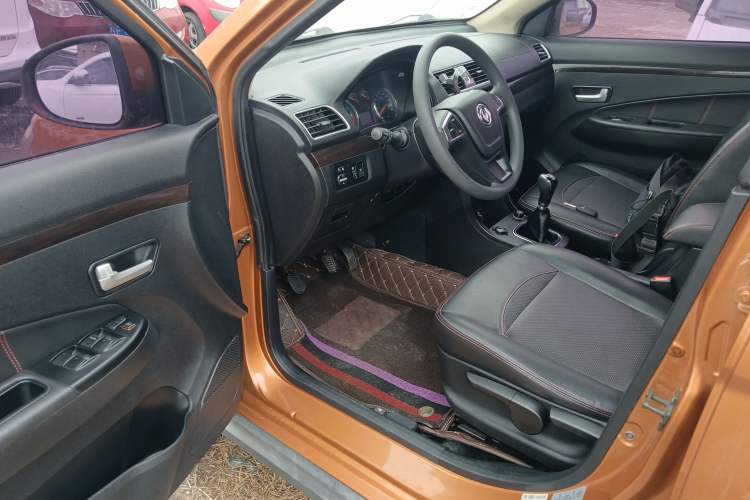 Used Dongfeng Fengon 360 2015 1.5L Manual Luxury 7-Seater China IV Standard Driver Seat