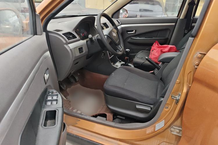 Used Dongfeng Fengon 360 2015 1.5L Manual Comfort 7-Seater National Emission Standard V Driver Seat